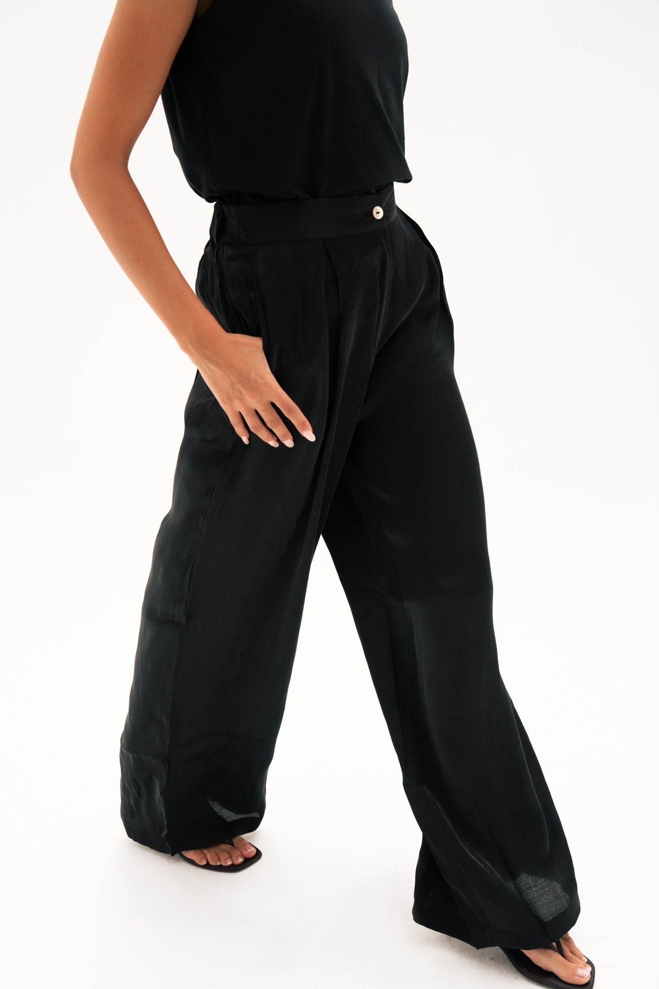 Shiny Shimmer Pants in Black