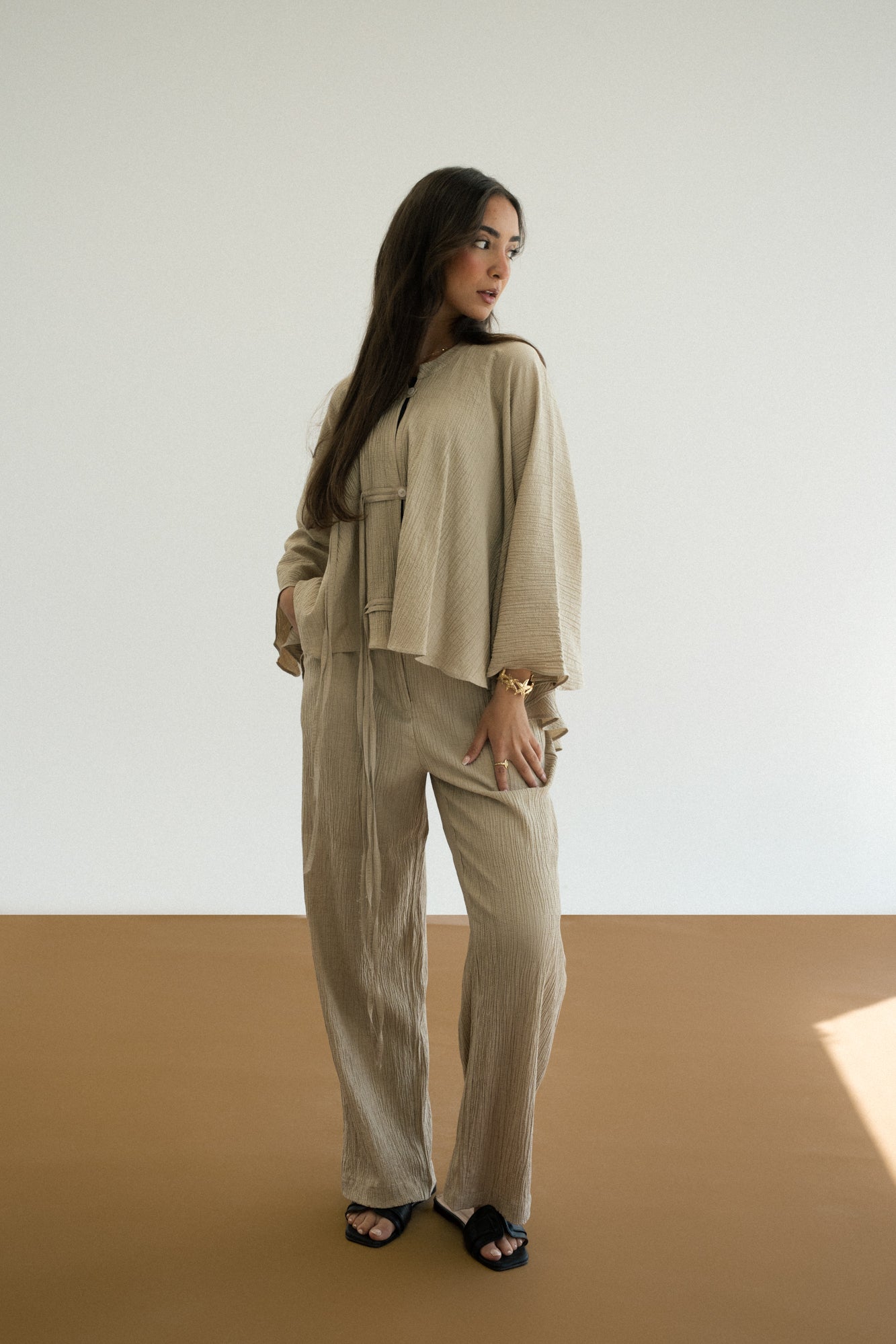 Crinkle Bloom Set in Beige