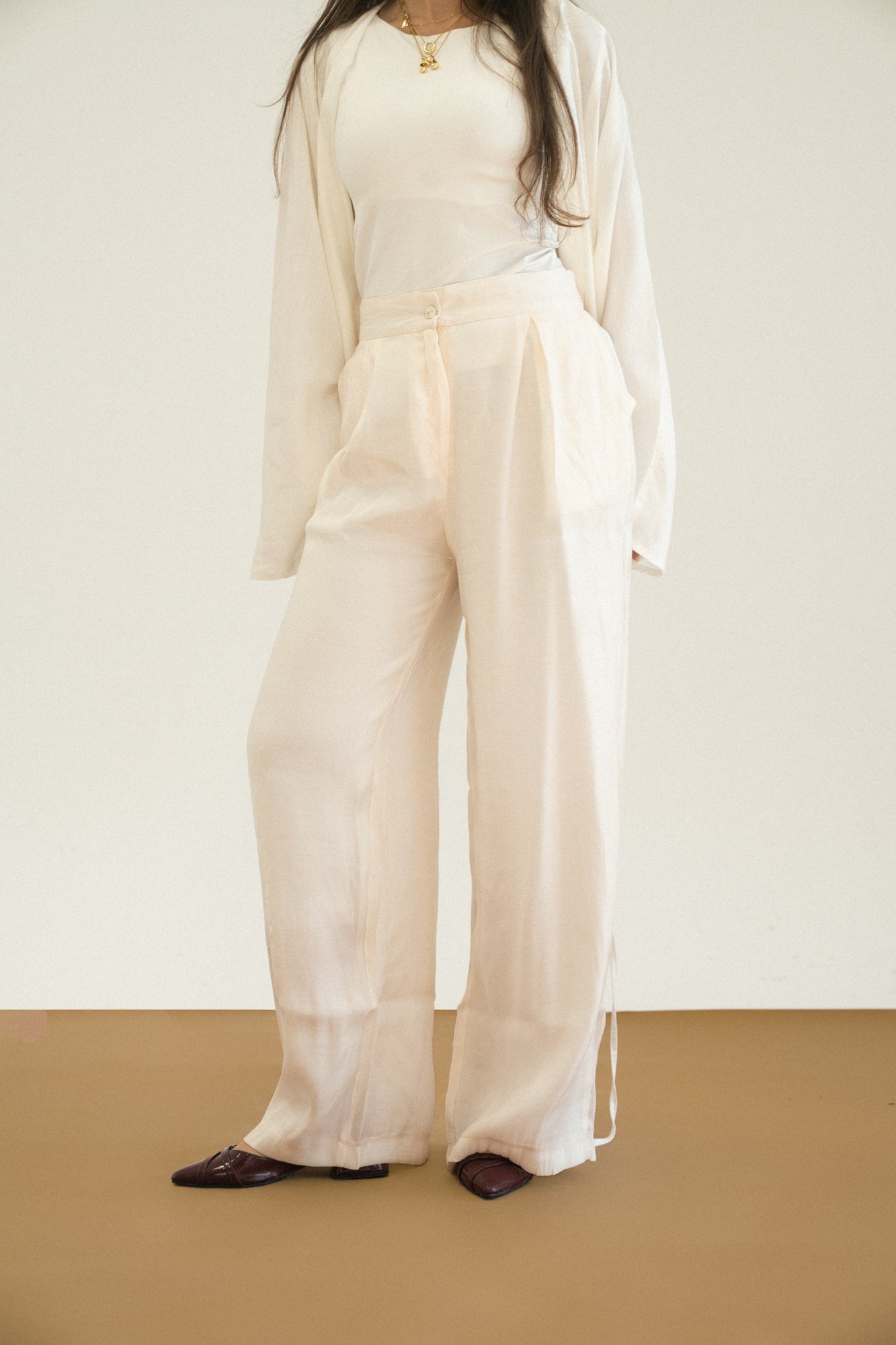 Shiny Shimmer Pants in Cream