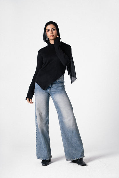 Slit Basic Top in Black