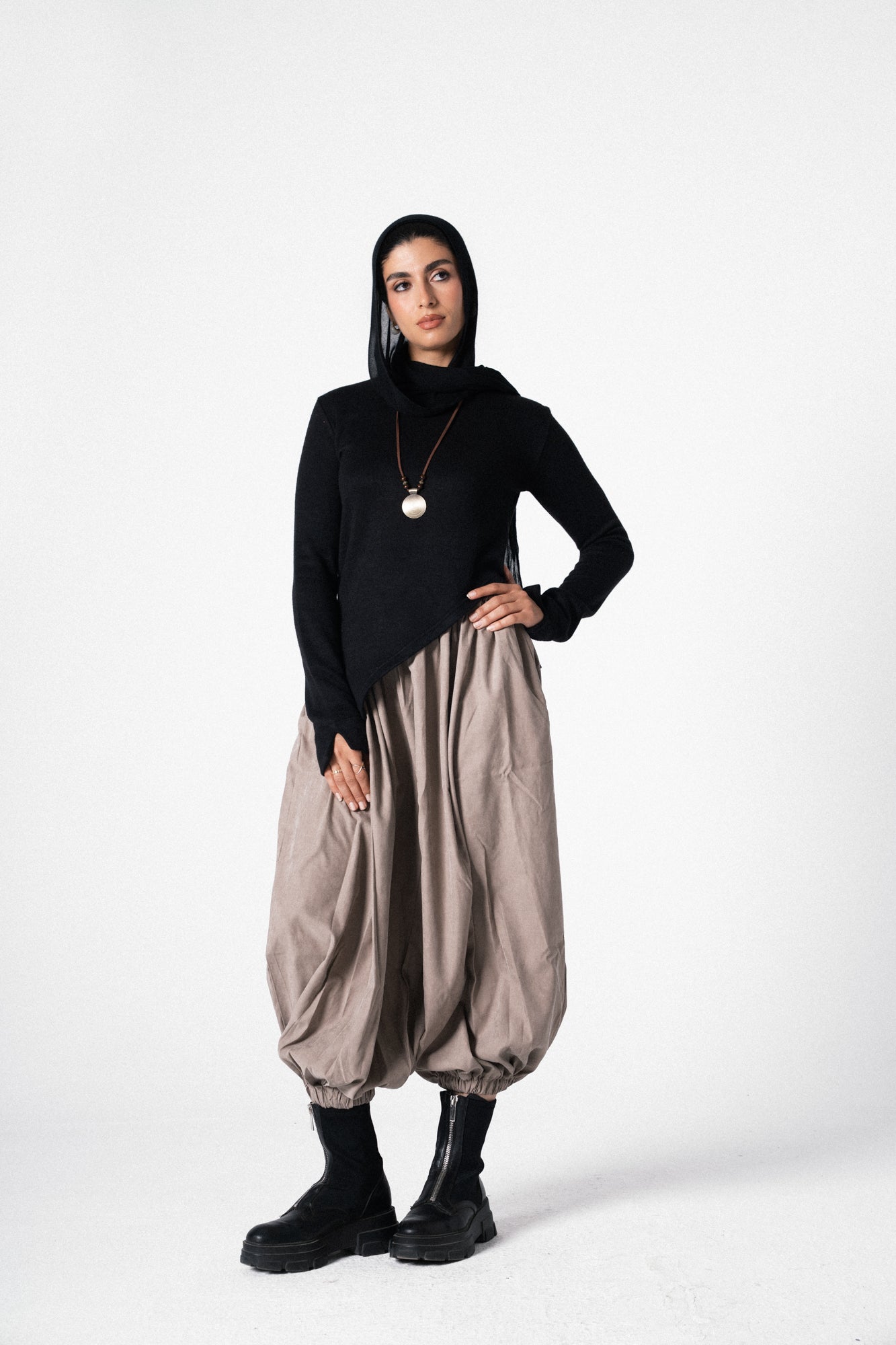 Balloon Pants in Cafe