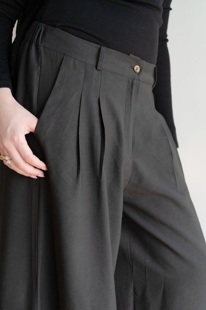 Flow Wide-Leg Pants in Black