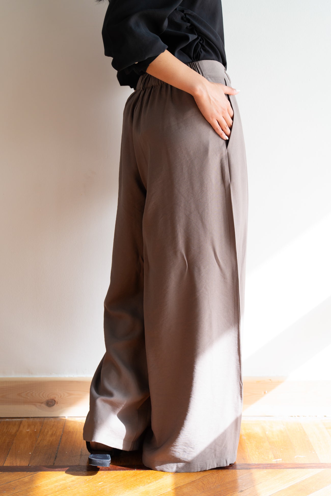 Flow Wide-Leg Pants in Mocha Brown