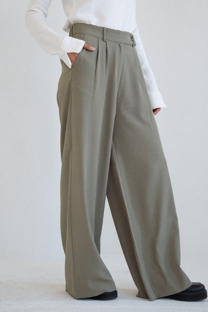 Tailored Trousers in Olive