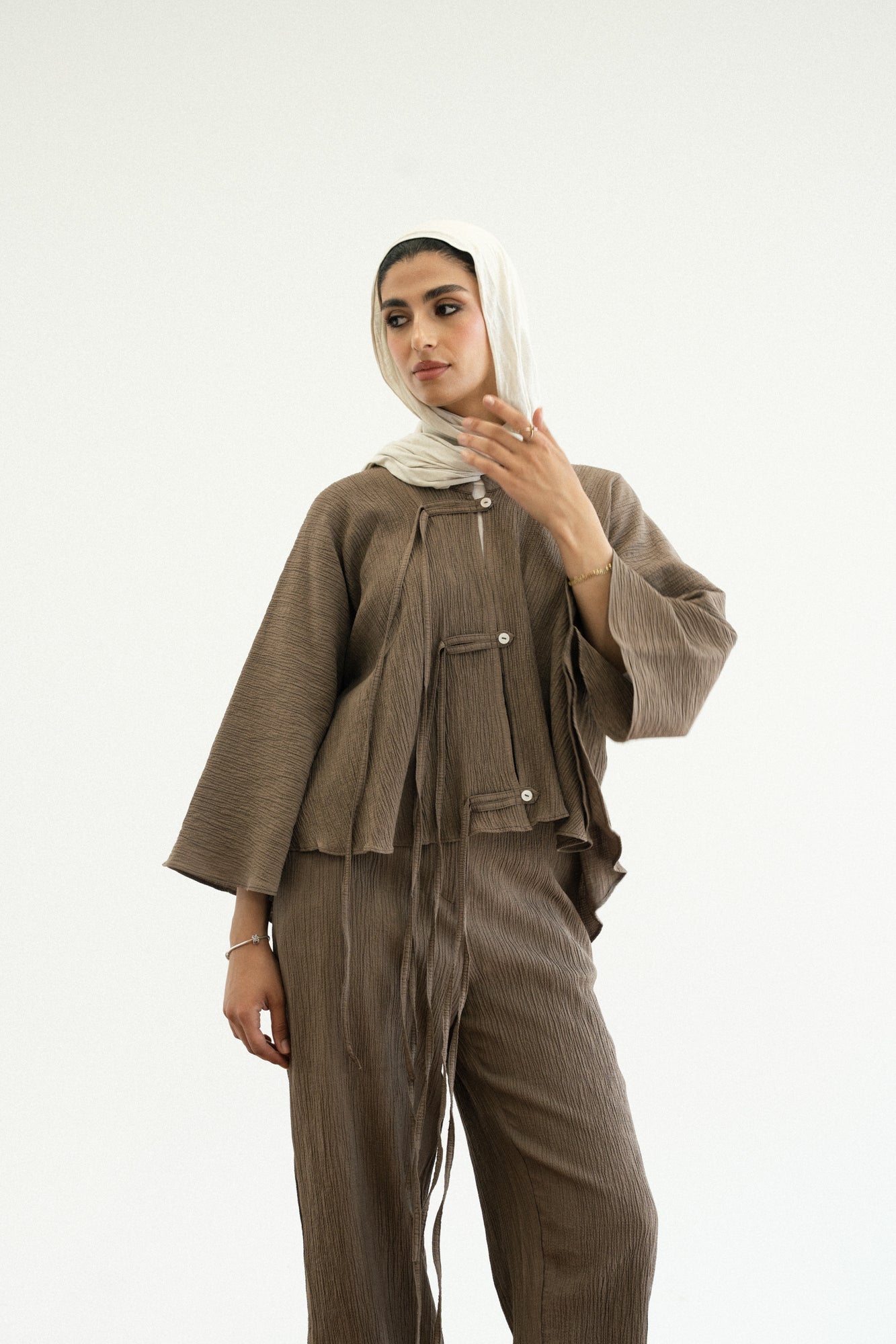 Crinkle Bloom Set in Taupe