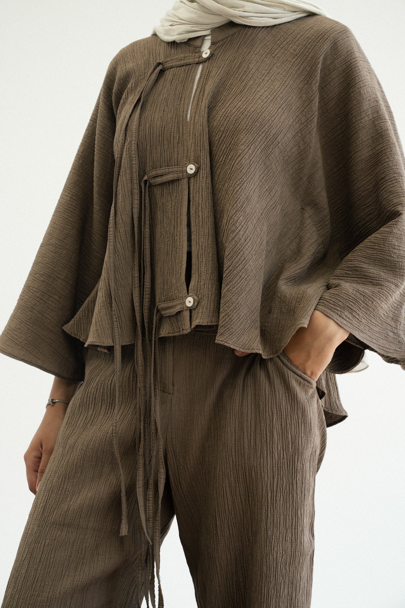 Crinkle Bloom Set in Taupe
