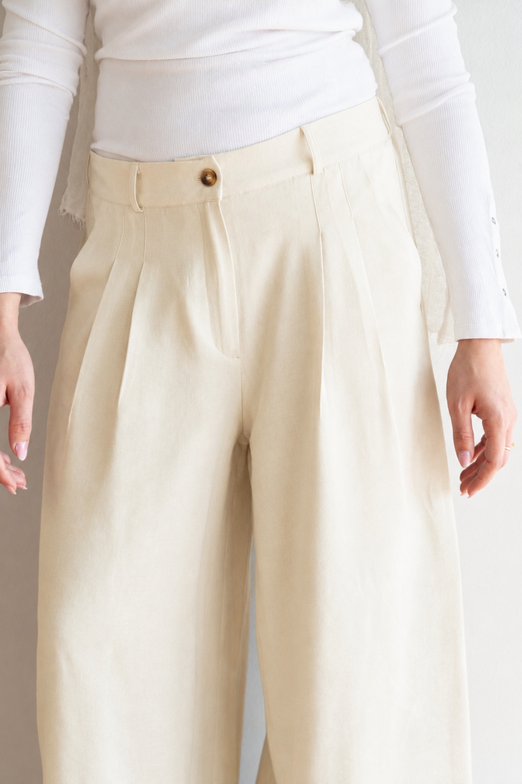 Flow Wide-Leg Pants in Creamy Offwhite